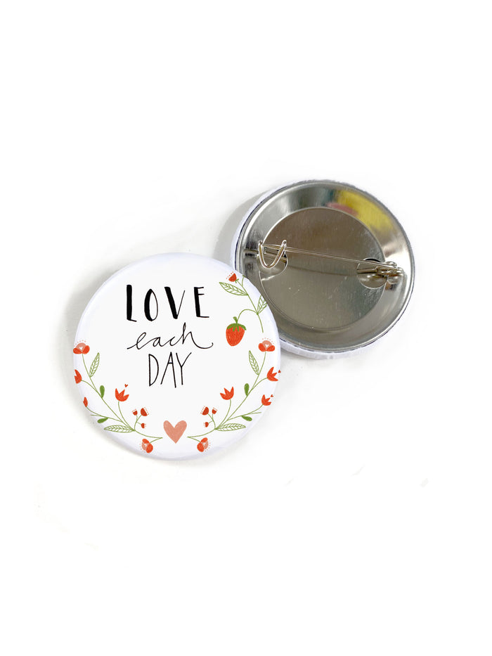Button "Love each Day"